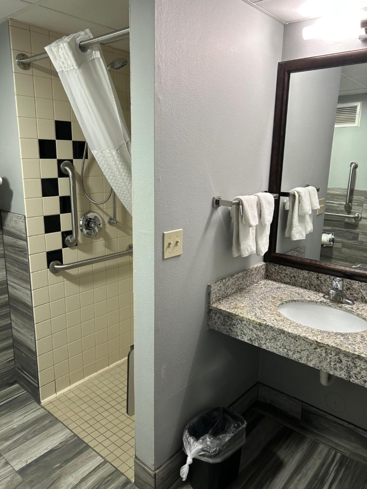Americinn By Wyndham Ottumwa Eksteriør billede